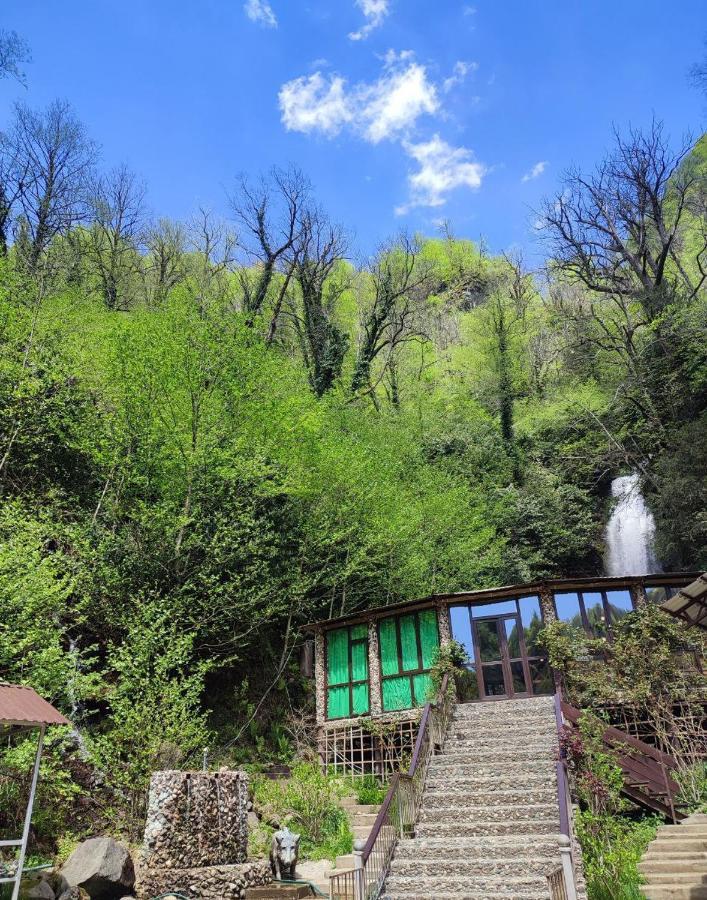 Гостевой Дом "Амза" Bed and Breakfast Tqvarcheli Eksteriør billede