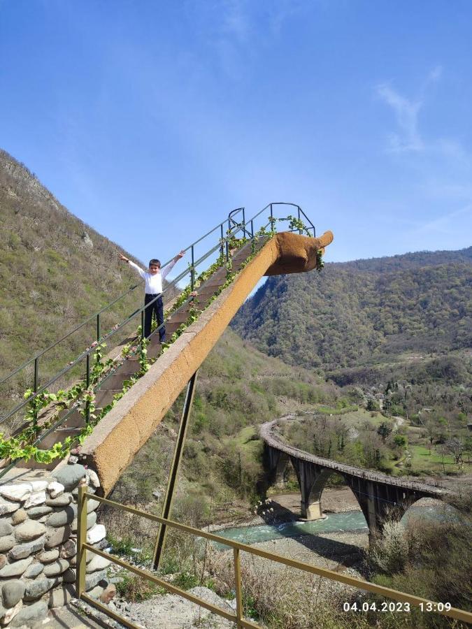 Гостевой Дом "Амза" Bed and Breakfast Tqvarcheli Eksteriør billede